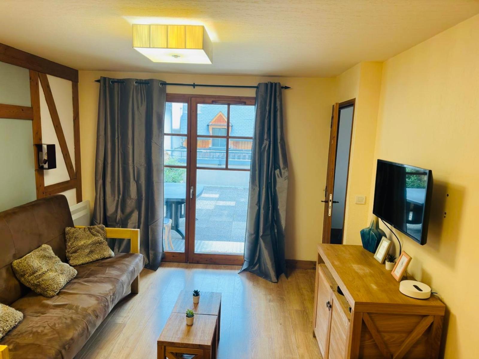 Appartements Avec Piscine Interieure Sauna Parking Etage 1 Au Centre Du Village Dans Residence Cami Real Saint-Lary-Soulan Ngoại thất bức ảnh